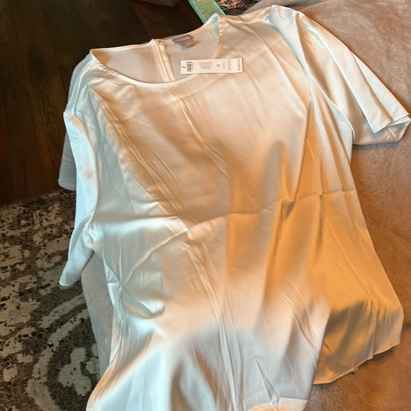 🌺🌺- Eggshell/ecru colored satin layering blouse from Chicos. New with tags s… - Picture 3 of 5